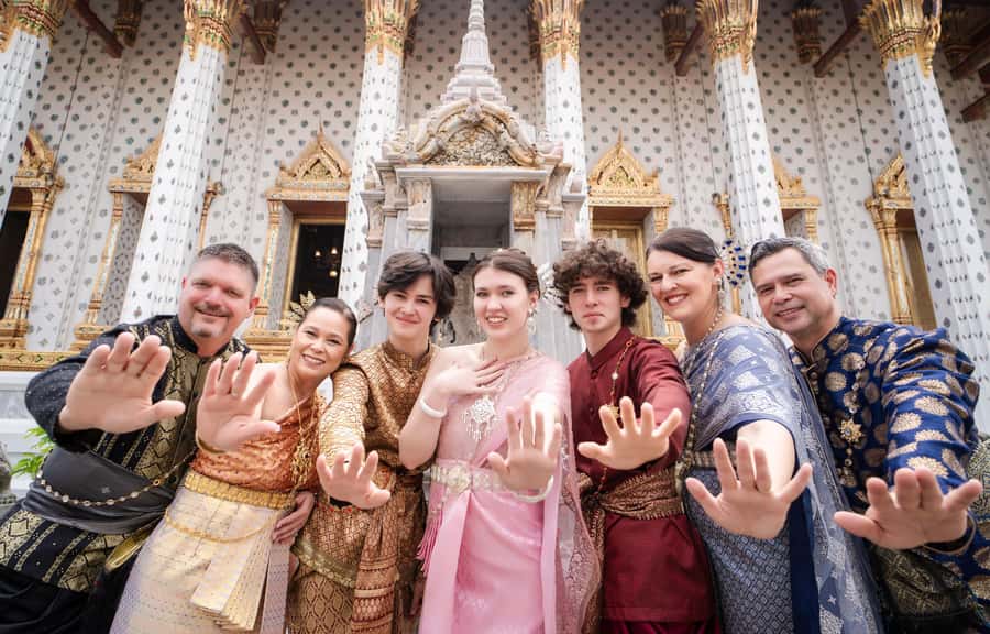 Bangkok: Thai Costume Photoshoot at Wat Arun - Easy add-on sightseeing afterward: what fits nearby