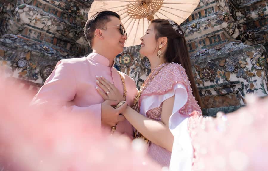 Bangkok: Thai Costume Photoshoot at Wat Arun - Wat Pho photo stop and visit: keeping the momentum