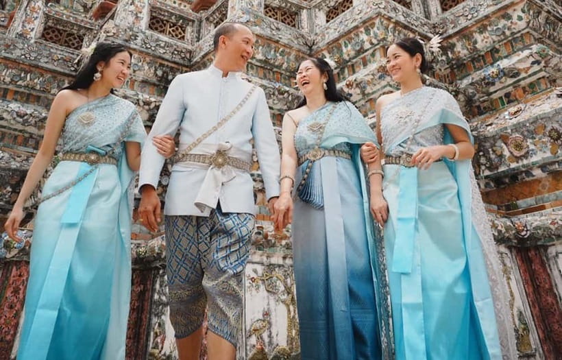 Bangkok: Thai Costume Rental + Hairdo, Makeup & Accessories - Women’s props: how the umbrella and garlands change your look