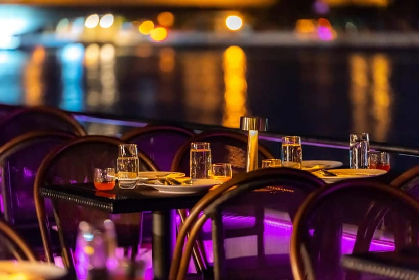 Bangkok: The Newest Luxury 5-Star Bangkok Chao Phraya Cruise - Live Music and Thai Dance: When the Show Actually Has Rhythm