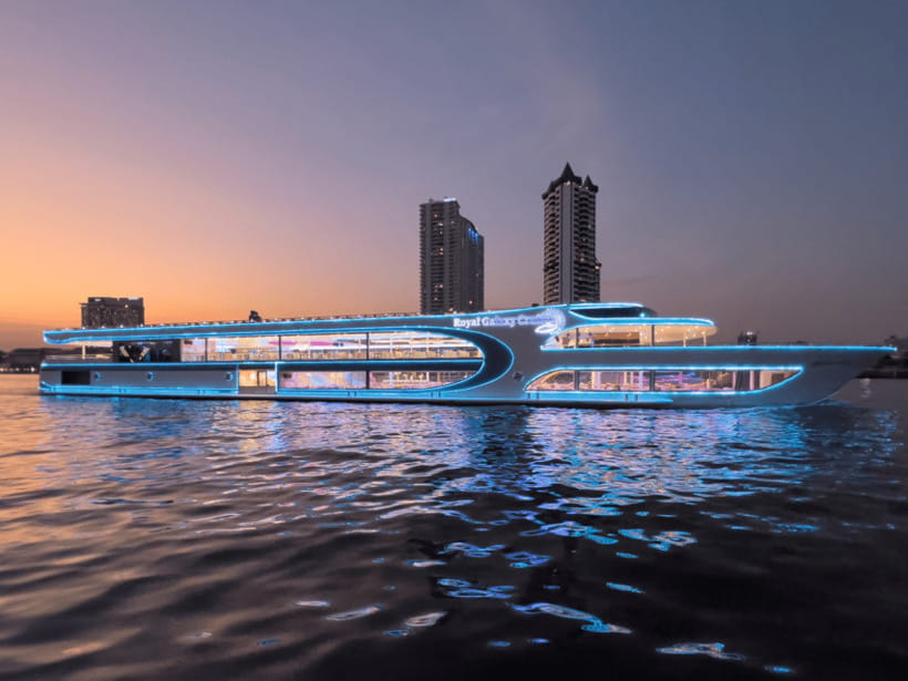 Bangkok: The Planet Chao Phraya River Dinner Cruise - Dinner onboard: buffet choices, seafood focus, and the key logistics issue