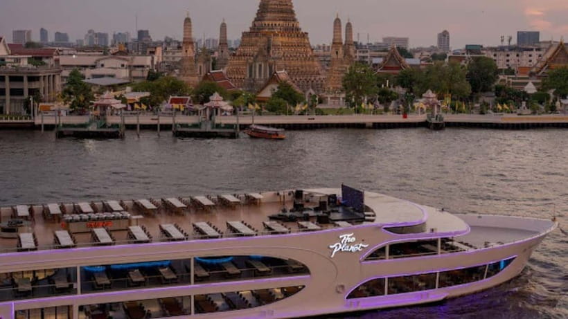 Bangkok: The Planet Chao Phraya River Dinner Cruise - Live music and Thai classical dancing: two kinds of entertainment