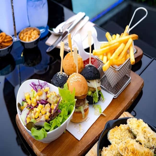 Bangkok: The Vue Bar Rooftop at Mercure Bangkok Sukhumvit 24 - Who should book this rooftop experience