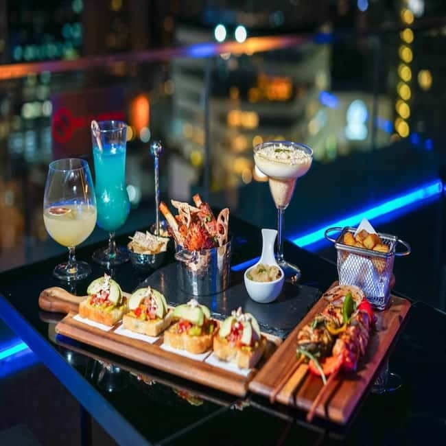 Bangkok: The Vue Bar Rooftop at Mercure Bangkok Sukhumvit 24 - The Vue Bar rooftop vibe: open-air lounge on Sukhumvit
