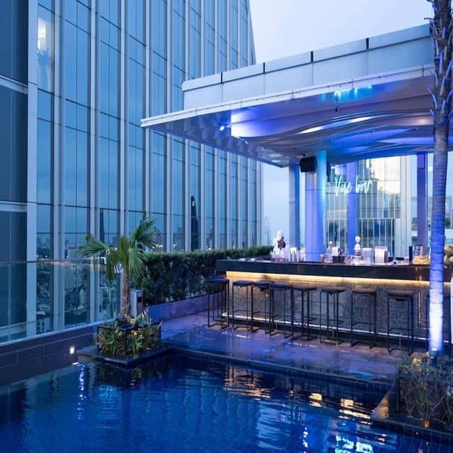 Bangkok: The Vue Bar Rooftop at Mercure Bangkok Sukhumvit 24 - Craft cocktails and craft beers: ordering made easy