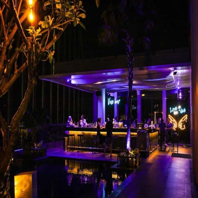 Bangkok: The Vue Bar Rooftop at Mercure Bangkok Sukhumvit 24 - Dress code and what not to bring