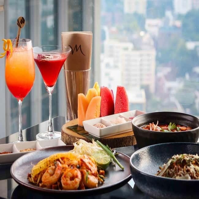 Bangkok: The Vue Bar Rooftop at Mercure Bangkok Sukhumvit 24 - 90 minutes up there: what the experience time feels like