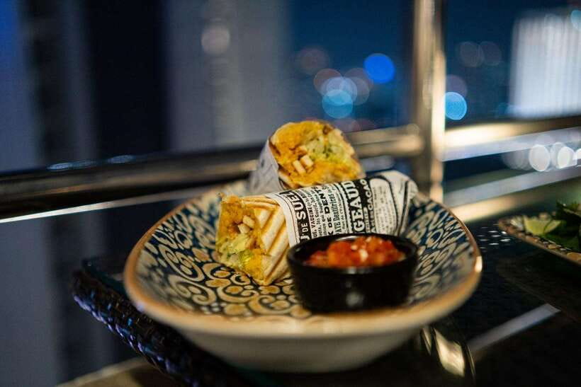 Bangkok: ThreeSixty Rooftop Bar at Millennium Hilton - Service and ambiance: polished, not stiff