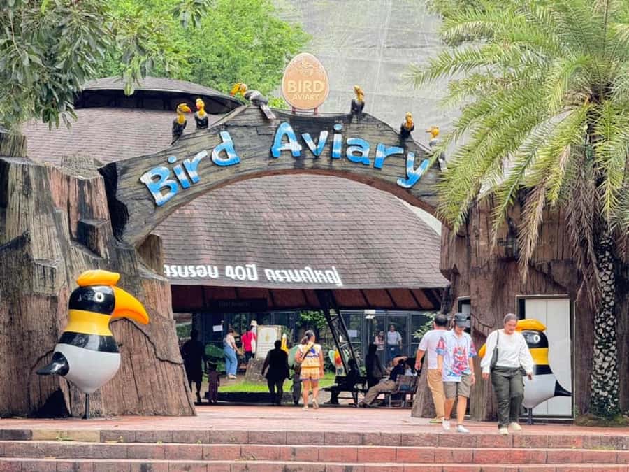 Bangkok to Moo Deng: Private Transfer To Khao Kheow Zoo - Hotel Pick-Up and a Real English-Speaking Driver