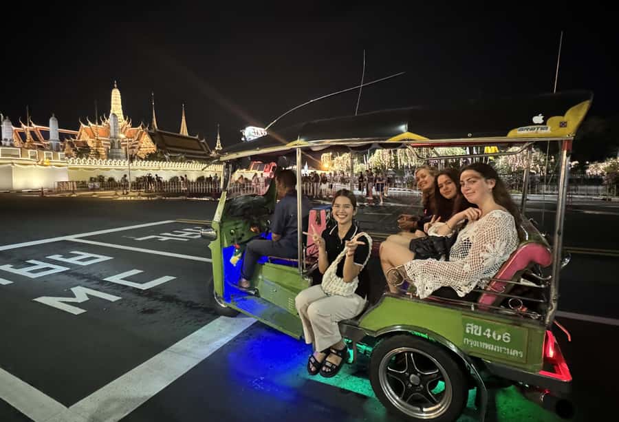 Bangkok: TUK TUK Tour Night Life Private with Hotel Pick Up - Grand Palace Night Photos And Wat Pho Pass-By: What You Actually See