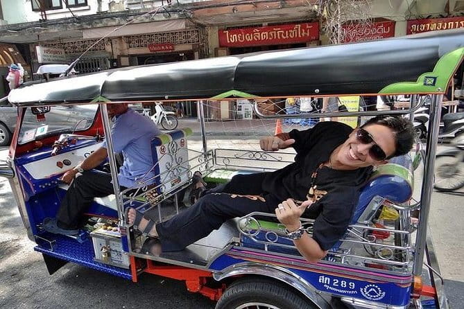 Bangkok TUK TUK Twilight Cultures Market and Food Taste - Stop 1: Song Wat Road for old-town atmosphere and art-food overlap