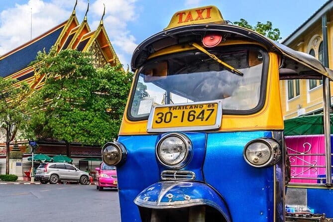 Bangkok TUK TUK Twilight Cultures Market and Food Taste - Stop 2: Yaowarat (Chinatown) for street food timing and cultural contrast