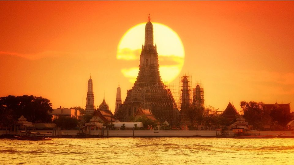Bangkok Twilight : Hidden Canal, Big Buddha & temple - Big Buddha and skyline photos: enjoy the views, but stay flexible