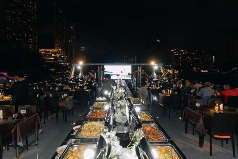 Bangkok: Unicorn Chao Phraya River Dinner Cruise - The evening rhythm: Welcome drink, boarding, then the river show
