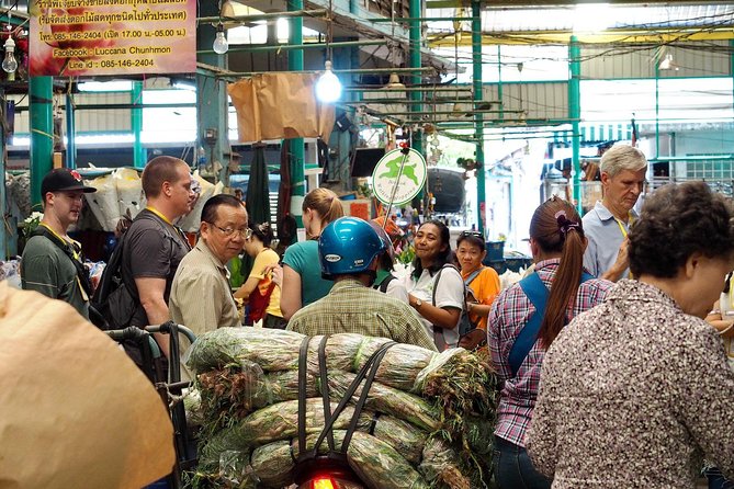 "Bangkok Walking Hopping Tour" show city’s historic sights are located. - Stop 2: Phahurat (Little India) and the Golden-Domed Sikh Temple