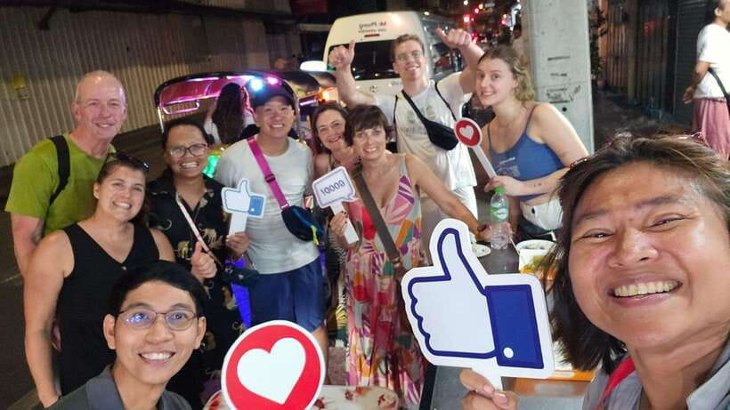 Bangkok Walking Tour : Mouthwatering Journey Food Tour - The heart of the tour: dumplings, dim sum, spring rolls, and curries