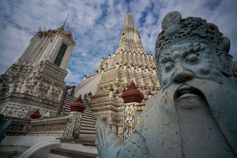 Bangkok: Wat Pho and Wat Arun Guided Walking Tour - Wat Pho: the reclining Buddha and the details people miss