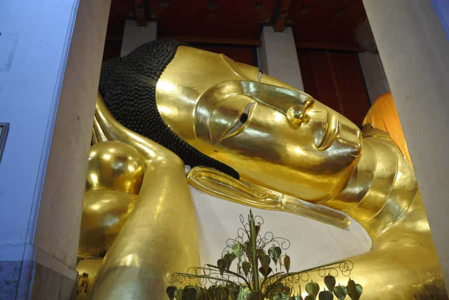 Bangkok: Wat Pho & Wat Arun Half-Day Private Walking Tour - The short shuttle boat across the Chao Phraya River