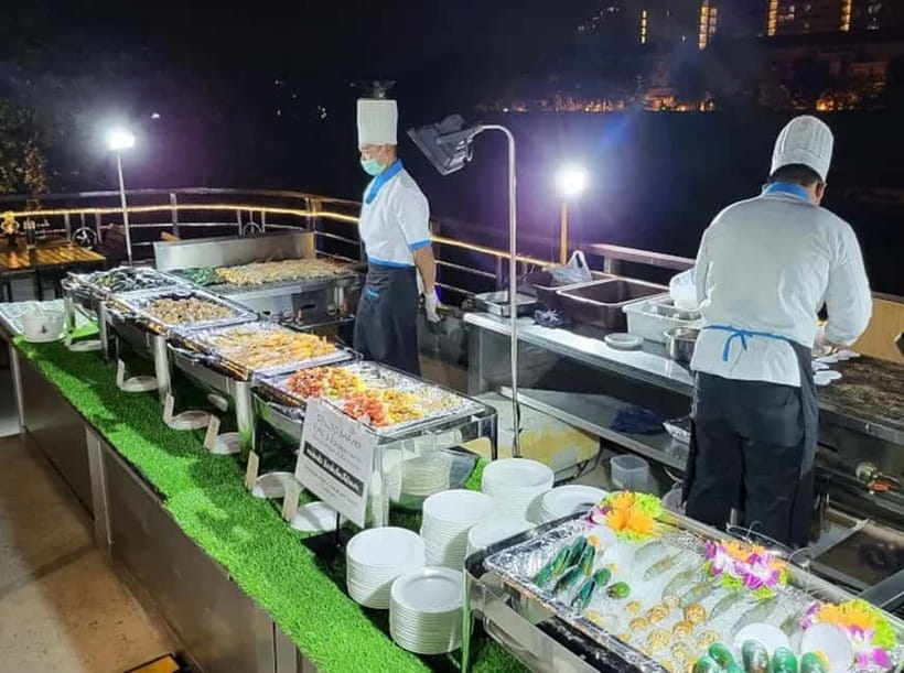 Bangkok: White Orchid Chao Phraya Cruise Free Flow Beer - Dinner buffet with European, Japanese, and Thai comfort food