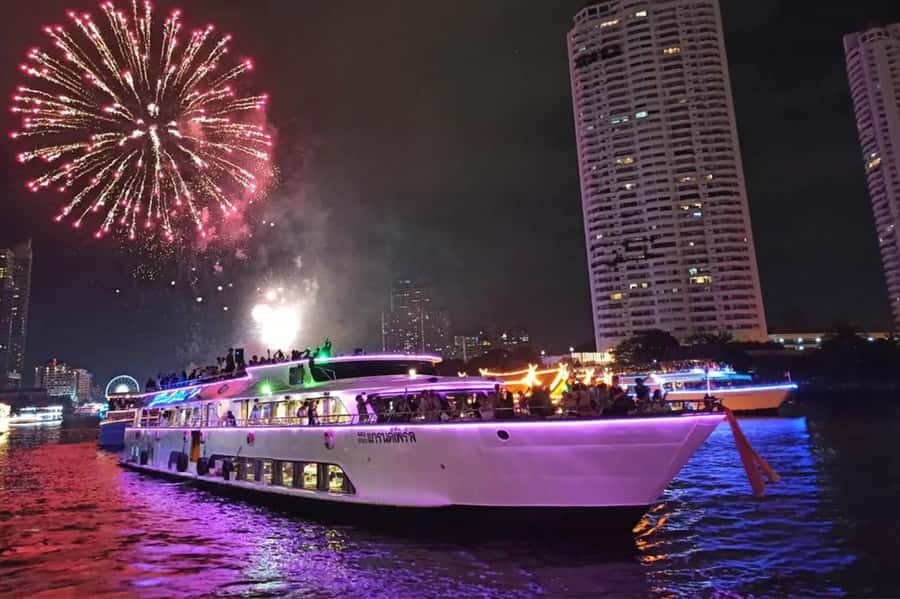 Bangkok: Wonderful Pearl Dinner Cruise and Live Performance - Welcome drink, snacks, and the buffet you’ll actually use