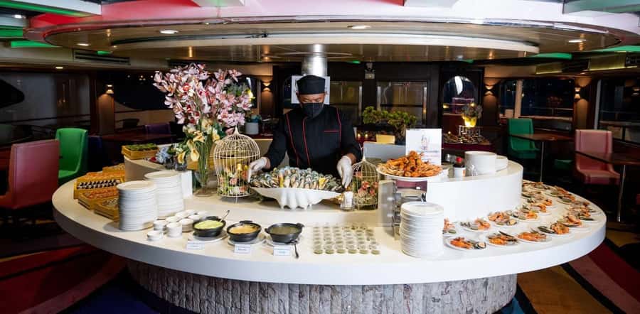 Bangkok: Wonderful Pearl Dinner Cruise and Live Performance - The entertainment on board: drag cabaret plus Thai dance