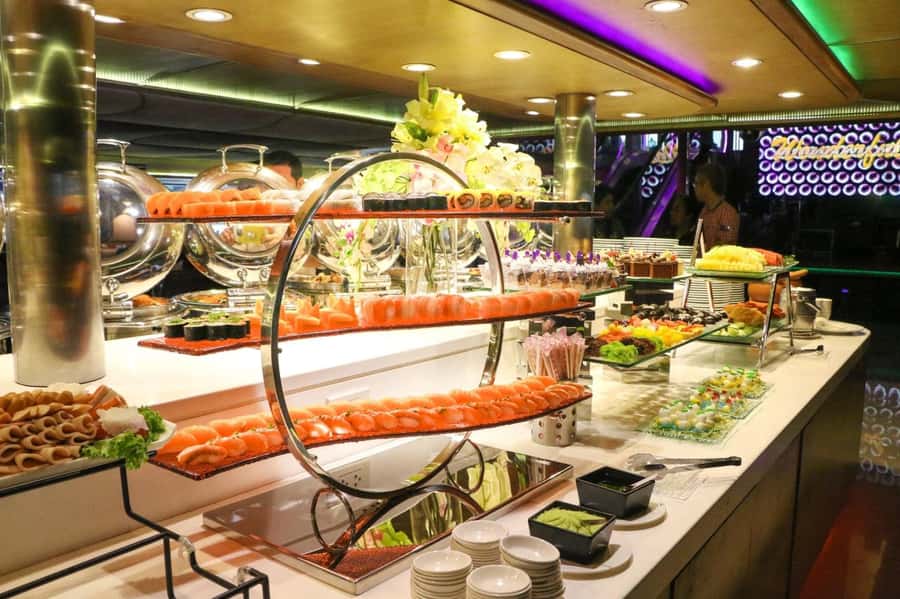 Bangkok: Wonderful Pearl Dinner Cruise and Live Performance - Price and value: what $54 buys you on the river
