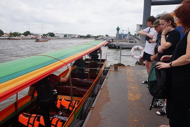 Bangkok Yai Local Canal Tour with Longtail Boat - Baan Silapin (Artist’s House): murals, crafts, and a relaxed break