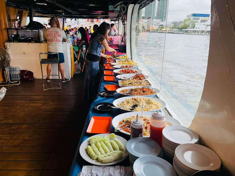 Bangkok: Yodsiam Sightseeing Cruise Snacks & Unlimited Beer - The onboard set-up: what’s included and how the hour plays out