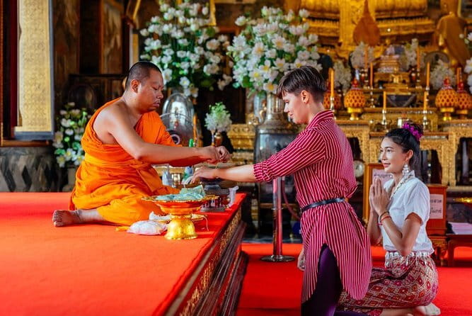 Bangkok's Best: City Highlights & Floating Market Private Tour - Maeklong Railway Market (Hoop Rom Market): When the Train Rules the Day