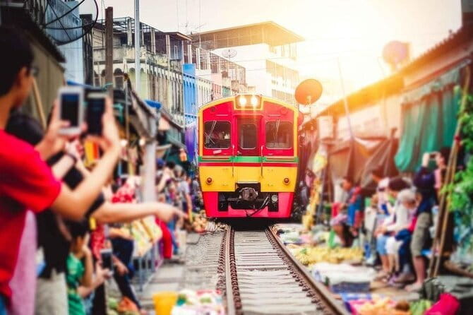 Bangkok's Best: City Highlights & Floating Market Private Tour - Yaowarat Chinatown and Street Food Energy Without the Guesswork