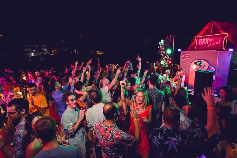 Bangkok's Best Party Boat - Price and value: is $28 a fair deal for Bangkok at night?