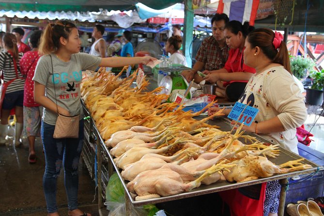 Bangkok's Green Lung Jungle Cycling Adventure Tour - The Thai meal included: pad Thai or khao pad, and why it works here