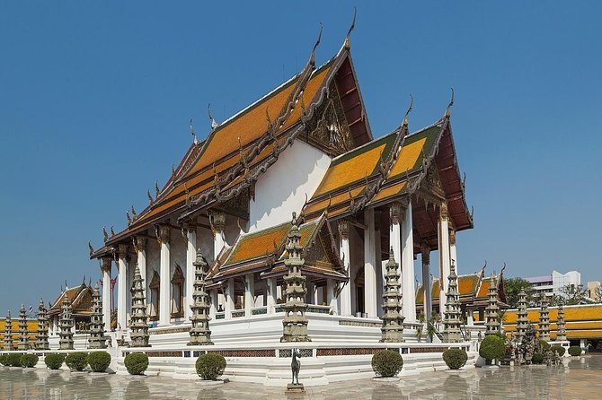 Bangkok’s Hidden Treasures Walking Tour - Meeting at MBK Center and setting the tone for the day
