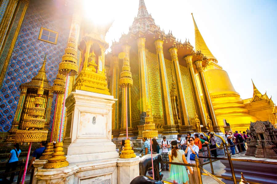 Bangkok's Highlights by Longtail Boat and on Foot - The longtail boat ride on the Chao Phraya: the Venice of the East, in motion
