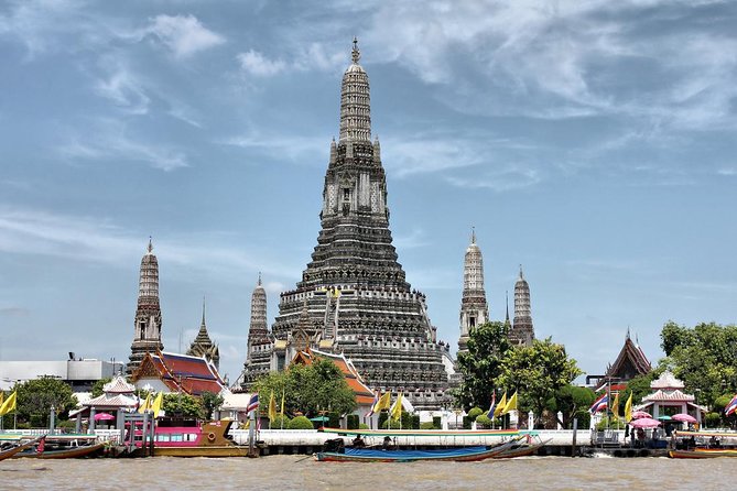 Bangkok's Landmarks Tour : GrandPalace WatTraimit WatPho WatArun - Air-conditioned transport and small-group pacing