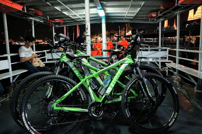 Bike Bangkok at Night with Thai Dinner - Stop 2: Wat Pradittharam (Wat Mon) and a proper Thai dinner