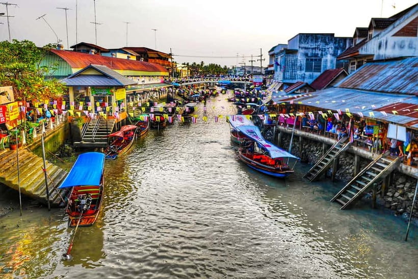 BKK: Damnoen Floating Market, Maeklong Rail & River Bridge - The mid-day gap: lunch plus a major market stop (where you’ll feel the schedule shift)