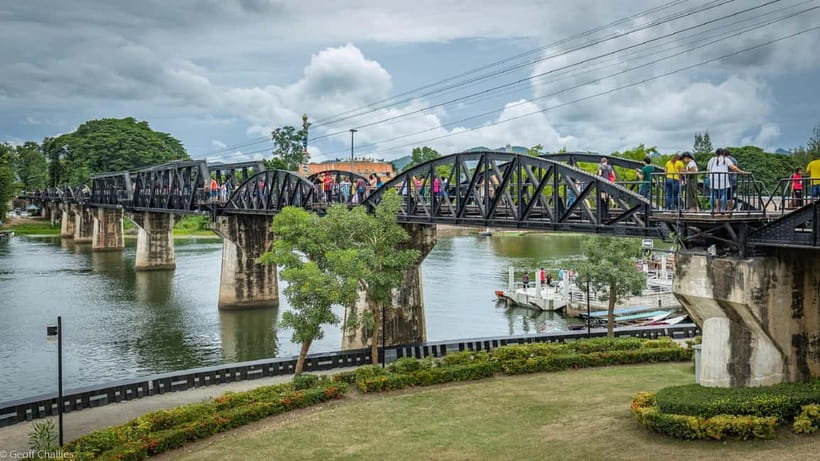 BKK: Damnoen Floating Market, Maeklong Rail & River Bridge - Floating Market by longtail boat: Damnoen Saduak or Amphawa, and what to budget