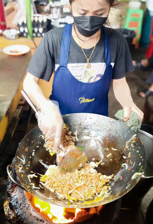 BKK’s Ultimate Food & Canal Tour "Tuk-Tuk Temples & Tastes" - How the tuk-tuk-and-canals combo makes sense