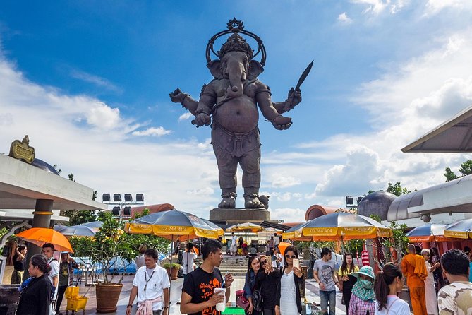 Chachoengsao One Day Trip from Bangkok : Historic Market and Buddhist Temples - Wat Saman Rattanaram: The Pink Lord Ganesha Moment