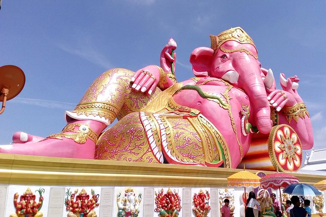 Chachoengsao One Day Trip from Bangkok : Historic Market and Buddhist Temples - Wat Pho Bang Khla: Bat Temple Time, Real Big Fruit Bats