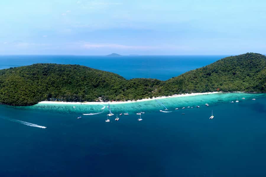Chalong: Kahung Beach Day Trip by Speedboat & Lunch - Lunch at Kahung Restaurant: a included reset, not an afterthought