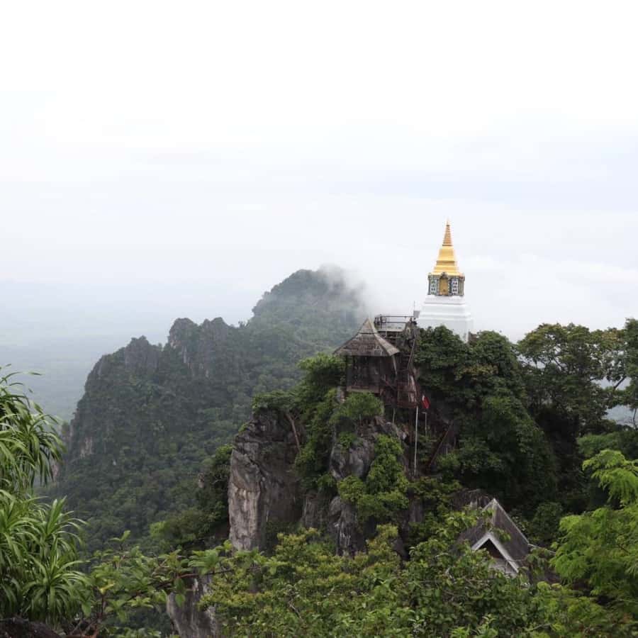 Chang Mai: Unseen in Thailand Wat Chaloemprakiat Lampang - Wat Chaloem Phra Kiat (Sky Pagoda): what to expect on the mountain temple stop