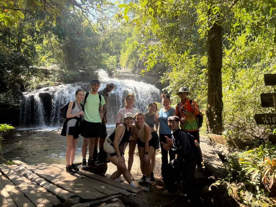 Chiang Mai: 1-Day Jungle Trekking in the Doi Inthanon Area - Getting picked up in Chiang Mai and the early market stop