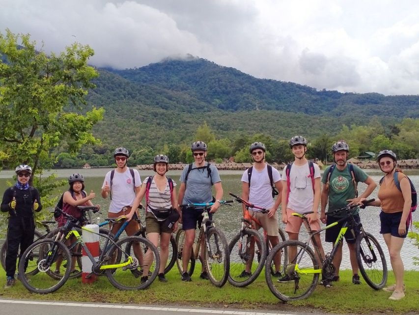 Chiang Mai: 24 km Leisure Cycling & swim Lake Huay Tueng Tao - Stadium start and the first ride stretch: getting out of the city