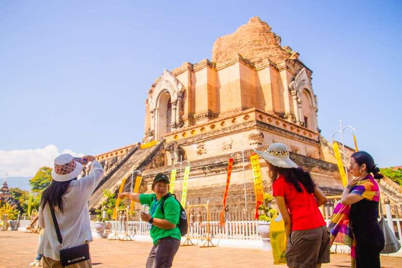 Chiang Mai: 3 Hour Old City and Temples Guided Walking Tour - Price and value: what $16 covers, and what costs extra