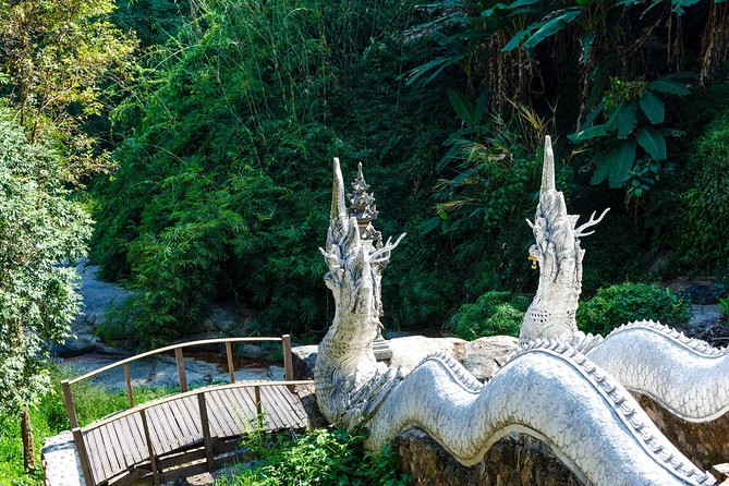 Chiang Mai Best City Tour with Doi Suthep & Iconic Temples - How the pickup, vehicle, and small-group size change the experience
