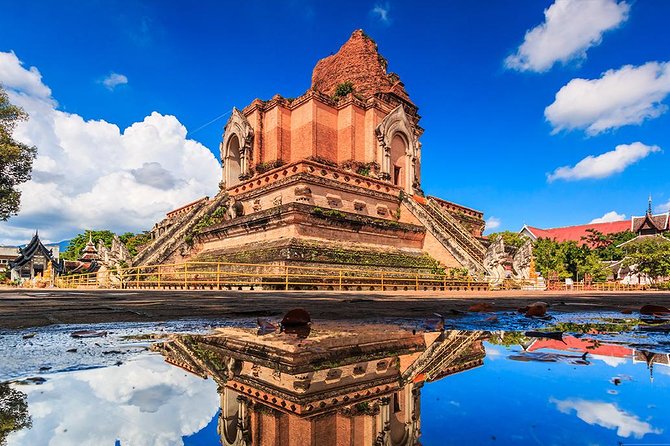 Chiang Mai Best City Tour with Doi Suthep & Iconic Temples - Tha Phae Gate: a historic city gate that’s easy to revisit