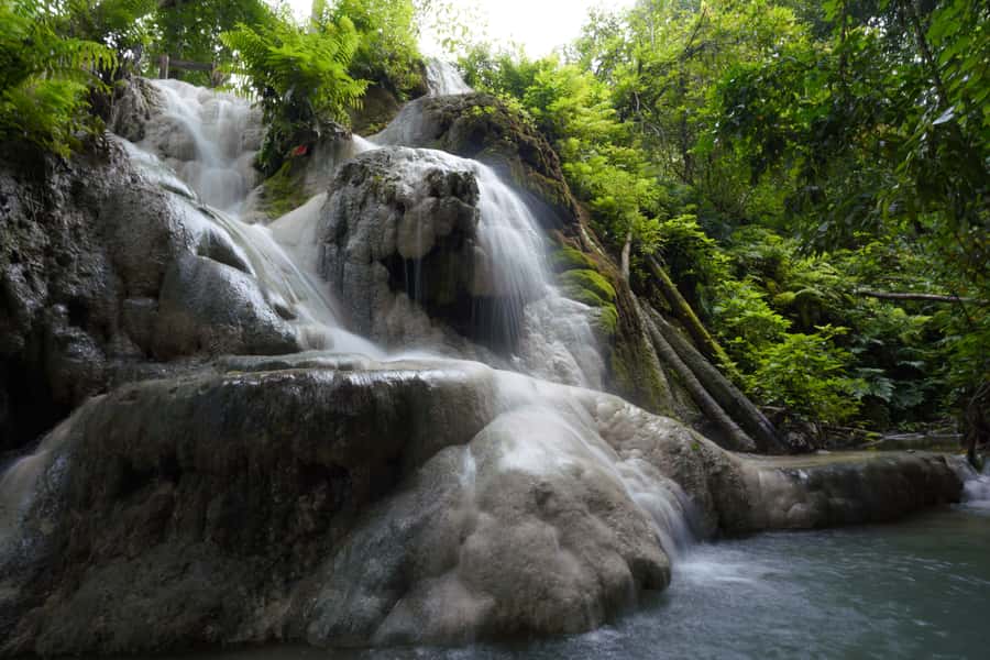 Chiang Mai: Bua Thong Sticky Waterfall and Huge Cave Tour - Sticky (But Tong) Waterfall: The Climb You’ll Actually Remember