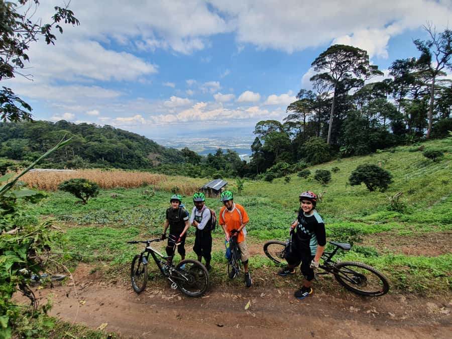 Chiang Mai: Buffalo Soldier Trail Guided Mountain Biking - The valley coffee shop stop: views plus a skill check